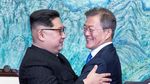 Momen Pelukan Hangat Kim Jong Un dan Presiden Korsel