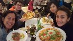 Ini 10 Bukti Masayu Anastasia Doyan Plesiran Sambil Makan Enak