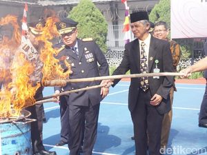 Kemenkum HAM Jabar Bakar Ratusan Ponsel Milik Napi