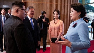 Foto: Anggunnya Ibu Negara Korut saat Curi Perhatian di Korsel