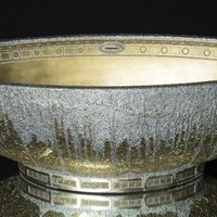 Super mewah! Begitu kata yang cocok untuk mendeskripsikan bathtub yang satu ini. Betapa tidak, selain terbuat dari emas 24 karat, bak untuk berendam ini juga dihiasi 250.000 kristal yang berkilauan! Harganya mencapai 100.000 pound sterling atau sekitar Rp 1,8 miliar. Adalah Celia Sawyer, desainer interior yang berada di balik ide fancy ini. Ia dikenal dengan gayanya yang glamor dan mahal sampai-sampai mendapat julukan The Queen of Bling. (Foto: Dok. ist)