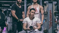 Ia pun memberikan hastag #GYMSQUAD di salah satu postingannya saat ia nge-gym. Foto: Instagram @nikki_fz