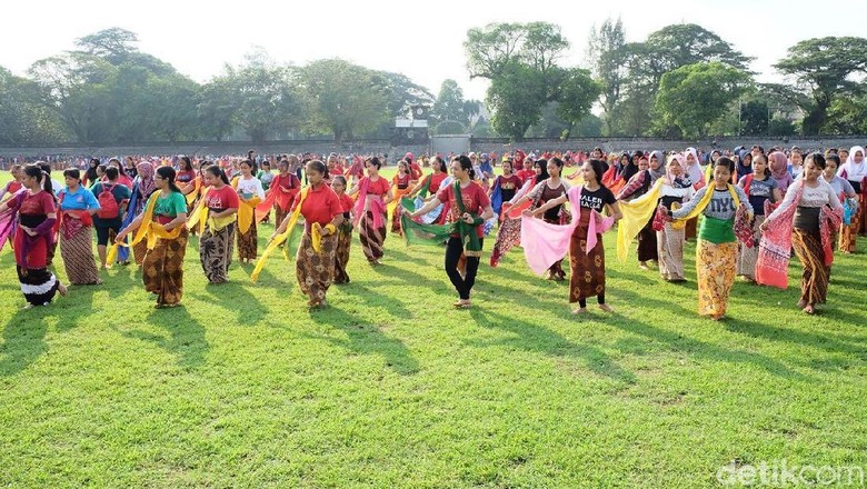 Jalan Slamet Riyadi Solo Ditutup untuk Latihan Tari Pagi Ini Jalan Slamet Riyadi Solo Ditutup untuk Latihan Tari Pagi Ini