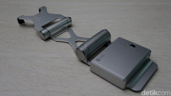 Melihat ukuran docking, GameSir X1 hanya bisa menampung dimensi smartphone. Tablet tak akan muat. Foto: Muhammad Ridho/Teks: Muhammad Alif Goenawan. 