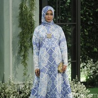 Koleksi Lebaran 2018 dari label hijab Mandjha Ivan Gunawan yang dipamerkan dalam fashion show di Suasana Restaurant, Aston Kuningan, Rabu, [25/4/2018]. [Foto: Mohammad Abduh/Wolipop]