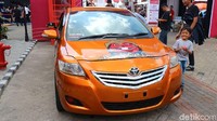 Mobil besutan perusahaan taksi Gemah Ripah itu juga cukup menarik perhatian pengunjung IIMS. Bahkan sempat ada yang menawarnya hingga Rp 600 juta.  Foto: Dina Rayanti