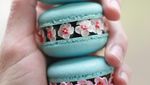 Wouw, Cantiknya! Macaron Ini Dihiasi Bunga-bunga Mungil dari Buttercream
