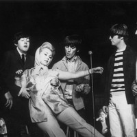 Pada 1976, Zsa Zsa kembali menikah,kali ini dengan pria bernama Michael OHara. Muncul rumor kalau Zsa Zsa juga berhubungan asmara dengan aktor Count Felipe de Alba saat masih terikat dalam tali pernikahan. Hingga akhirnya ia memutuskan cerai dari Michael. Foto: Getty Images