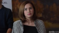 Beby Tsabina tampak menghadiri media gathering di sebuah acara belum lama ini. Ia tampak cantik dan manis. Foto: Pool/Noel/DetikFoto.
