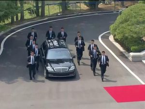 Tonton Cara Bodyguard Kawal Ketat Kim Jong-un di Korsel
