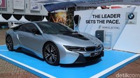 BMW i8 Foto: Dina Rayanti