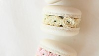 Bunga-bunga cantik ini sering mendapat julukan sebagai Floral Pastries atau kembang-kembang makanan yang menghiasi setiap macaron. Foto: Instagram @ayseyamanbutikpasta