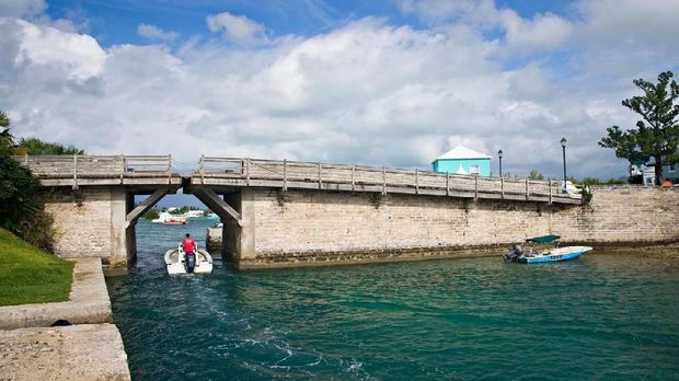 Jembatan Gantung Terpendek Dunia, Kayak Apa Sih?