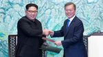 Momen Pelukan Hangat Kim Jong Un dan Presiden Korsel