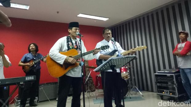 Akan Tampil di 'Jazz to Balai Kota', Ini Gaya Sandi Latihan Band