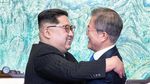 Momen Pelukan Hangat Kim Jong Un dan Presiden Korsel