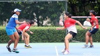 Sejak menangani Timnas tenis, Fraayanhoven, sedikit demi sedikit menanamkan pola pikir agar petenis nasional pandai-pandai membuat mental lawan terjun bebas.