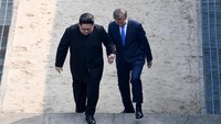 Moon mengatakan bahwa dirinya berharap mereka akan mencapai kesepakatan kuat sehingga kita bisa memberikan hadiah besar bagi seluruh rakyat Korea dan orang-orang yang menginginkan perdamaian.