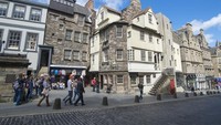 Di Kota Tua Edinburgh inilah tempat bertarungnya Vision dengan anak buah Thanos (Visit Scotland)