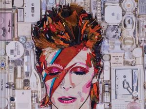 Potret David Bowie Ini Terbuat dari Tumpukan Sampah
