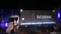 Ada 54 unit tipe R 580 yang akan masuk ke Indonesia pada Juni nanti yang terdiri dari R 6x4 HA, R 580 8x4, dan R 580 6x6. Truk yang memiliki daya angkut hingga 40 ton itu akan diluncurkan di Indonesia pada Juli.  Foto: Idham Kholid
