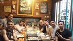 Keren! Ini 10 Potret Keseruan Didi Riyadi Makan Bareng Teman