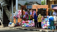 Akibatnya akses ke JPO terganggu.