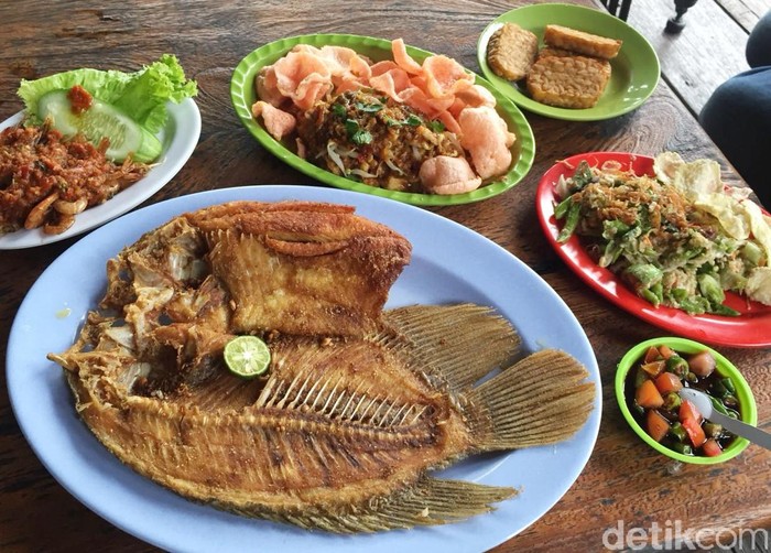 Saung Talaga: Menyantap Udang Peprek dan Karedok yang 