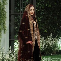 Koleksi Lebaran 2018 dari label hijab Mandjha Ivan Gunawan yang dipamerkan dalam fashion show di Suasana Restaurant, Aston Kuningan, Rabu, [25/4/2018]. [Foto: Mohammad Abduh/Wolipop]