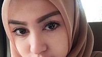 setelah lulus dari kuliah kedokteranya, ia pun menjadi reporter di suatu acara dan tetap menjadi seorang dokter. Foto: Dok. Instagram/ariskaputripertiwii