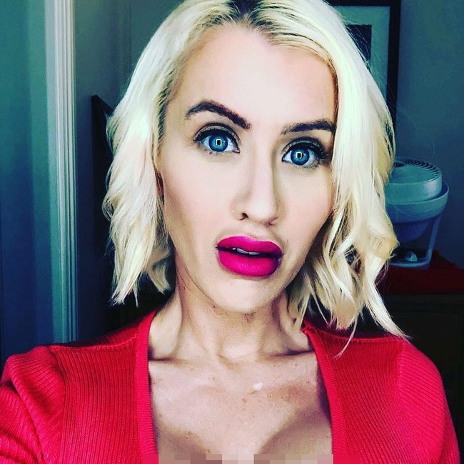 Memiliki payudaa yang besar menjadi satu hal yang paling aku inginkan. Alasan kedua adalah aku ingin terlihat seperti Barbie, kata Katie, seperti dikutip dari Mirror.  Foto: Instagram