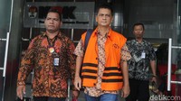 Direktur PT Indo Jaya dan PT Sarana Bangun Nusantara, Hasmun Hamzah usai jalani pemeriksaan lanjutan di gedung KPK, Jakarta, Jumat (27/4/2018).