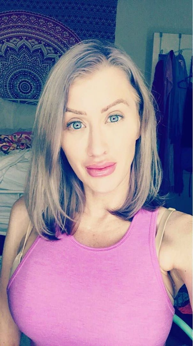 Namun ada sisi lain di balik obsesi Katie tersebut. Sejak remaja, ia mengalami depresi yang membuatnya jadi rendah diri.  Foto: Instagram