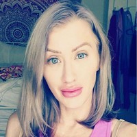 Namun ada sisi lain di balik obsesi Katie tersebut. Sejak remaja, ia mengalami depresi yang membuatnya jadi rendah diri.  Foto: Instagram