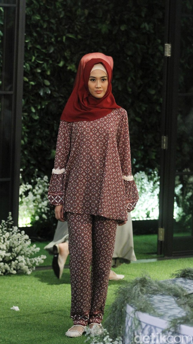 Koleksi Lebaran 2018 dari label hijab Mandjha Ivan Gunawan yang dipamerkan dalam fashion show di Suasana Restaurant, Aston Kuningan, Rabu, [25/4/2018]. [Foto: Mohammad Abduh/Wolipop]