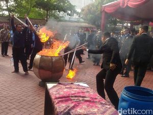 Ratusan Barang Sitaan Lapas dan Rutan Se-Jatim Dimusnahkan