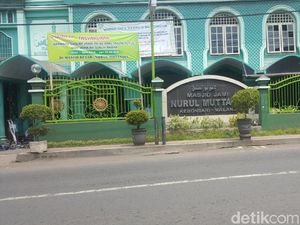 Seorang Pria Tak Dikenal Rusak Masjid di Malang