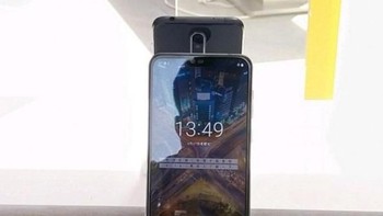 Bagian atasnya terdapat notch sehingga membuat aspek rasio ponsel ini 19:9. Foto: Istimewa