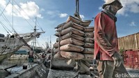 Besarnya produksi belum terserap seluruhnya oleh pasar dalam negeri meski penjualan tumbuh positif.