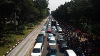 Foto ini diambil sekitar pukul 10.30 WIB. Lalu lintas Jalan Medan Merdeka Barat mengarah Bundaran HI tampak macet (Foto: Matius Alfons/detikcom)