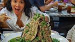 Jajan Jangkrik Goreng dan Seafood Takoyaki di Pasar Malam Rot Fai
