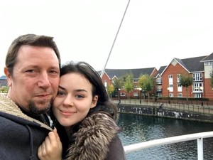 Pria Pacari Wanita Lebih Tua karena Kurang Kasih Sayang