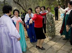 Potret Senyuman Menawan Warga Korea Utara