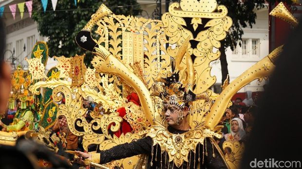 Pakaian Adat Aceh Pukau Penpntpn Karnaval Asia Afrika Bandung