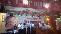 Masyarakat bersatu menumpahkan kegembiraan menyambut acara deklarasi Jokowi 2 Periode yang dikemas dengan beragam sajian, mulai dari konser musik rock dan jazz hingga pasar rakyat. Foto: dok. Seknas Jokowi