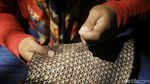 Melihat Pembuatan Kerajinan Dari Limbah Kayu