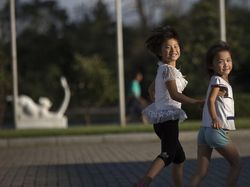 Potret Senyuman Menawan Warga Korea Utara