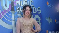Single Sayang yang dirilisnya pada 2017 lalu membuat nama Via Vallen terkenal dan fenomenal.  Foto: Noel/ detikHOT