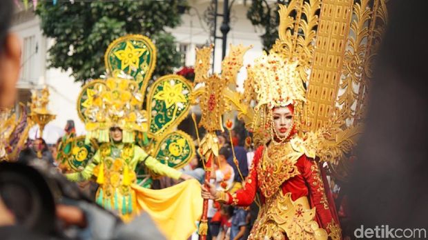 Pakaian Adat Aceh Pukau Penpntpn Karnaval Asia Afrika Bandung