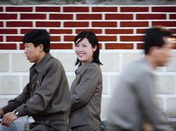 Potret Senyuman Menawan Warga Korea Utara